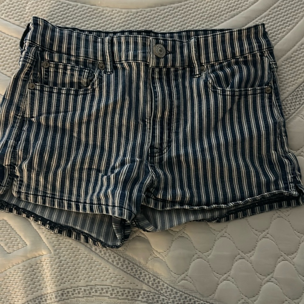 American Eagle short shorts